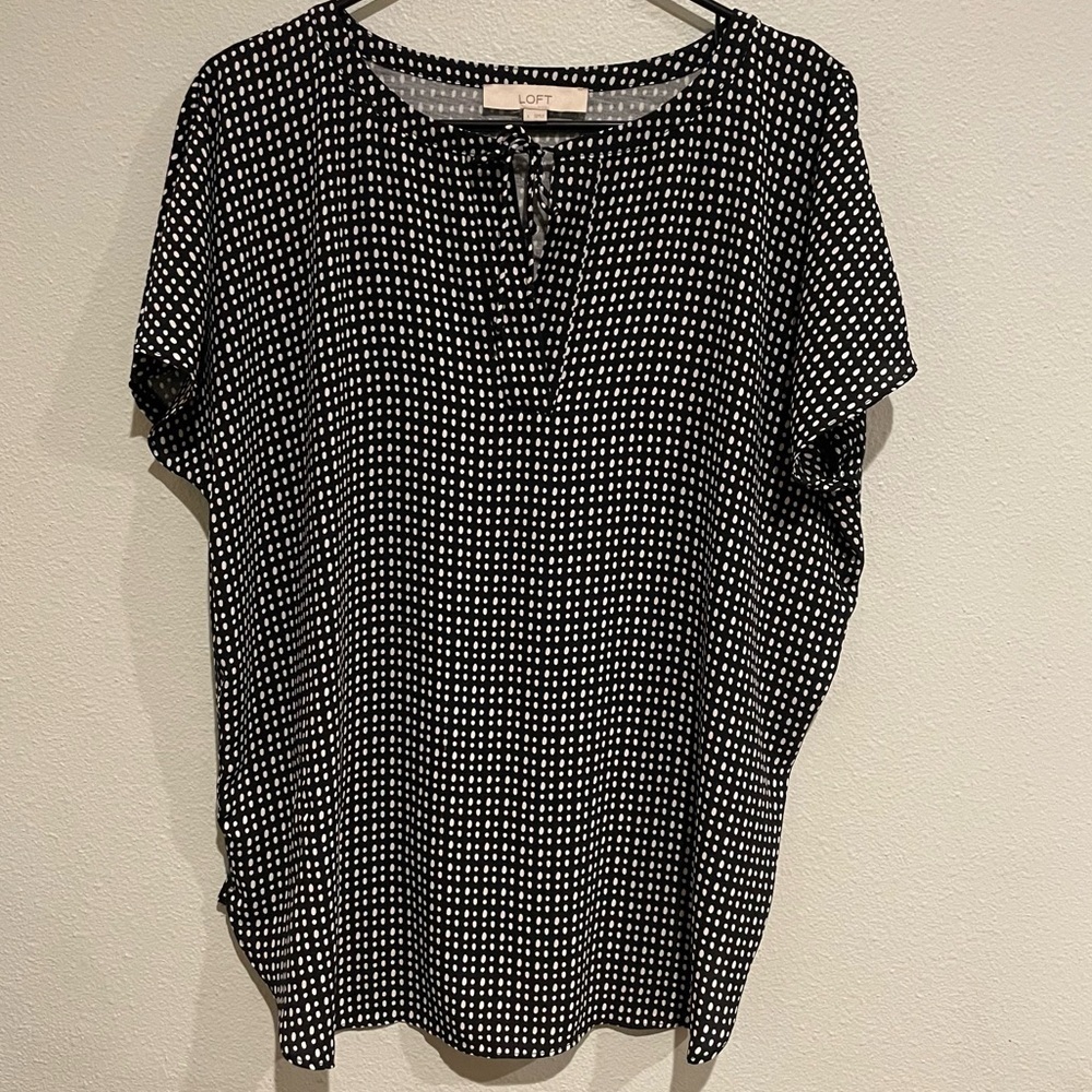 Loft Black printed Short Sleeve Top with front tie. Size L